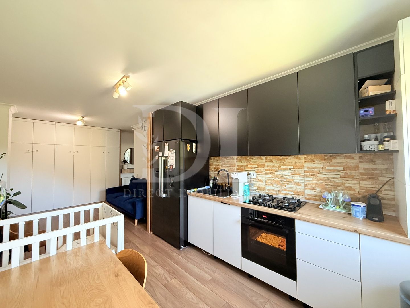 Apartament la cheie / etaj intermediar / Zona Eroilor - Poză 2