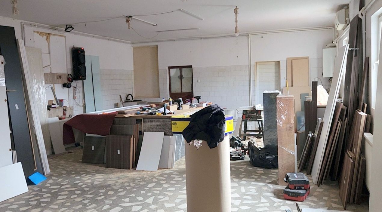 Vila 290mp + 4 spatii comerciale/chiriasi /depozitare, teren 1401 mp, acces DN1 - Poză 20