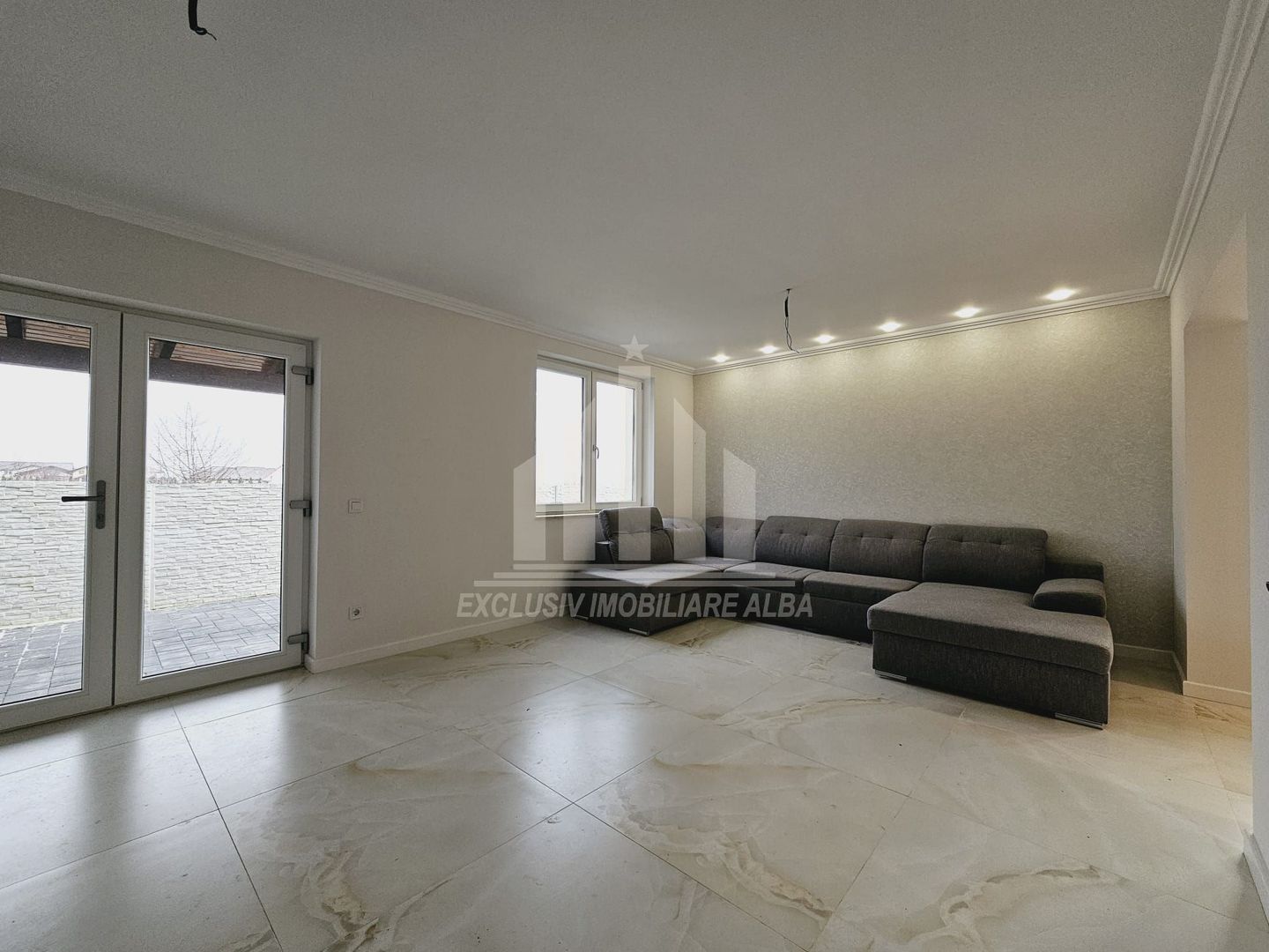 Casa tip duplex cu mobila de bucatarie, Dealul Furcilor - Poză 3