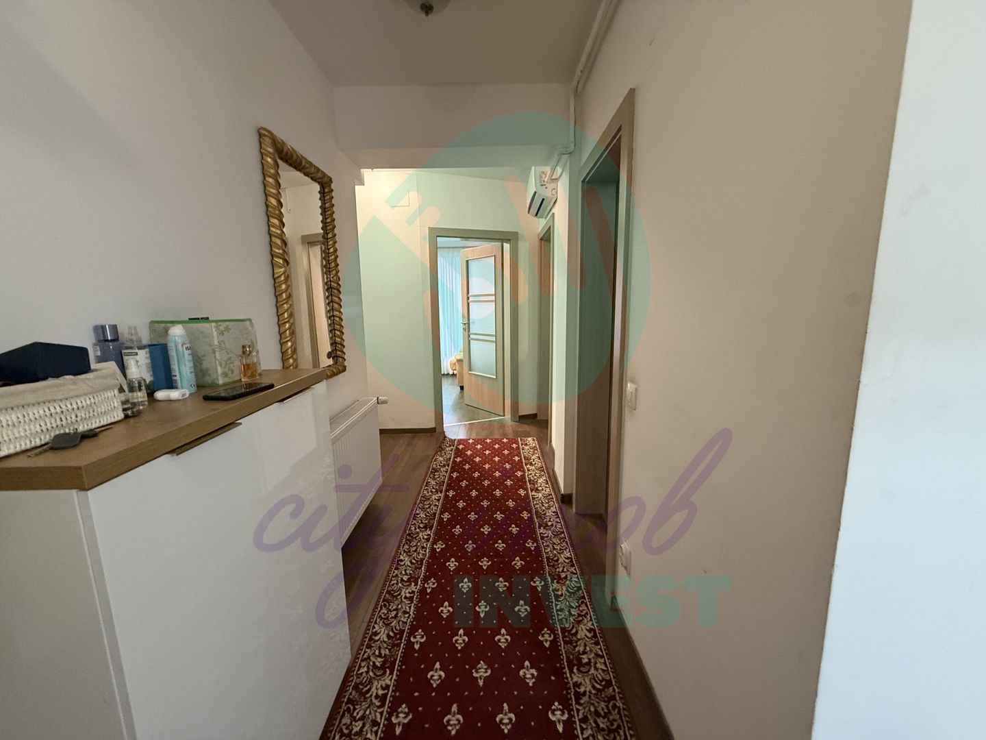 3 camere intr-o cladire cu arhitectura deosebita - Poză 6