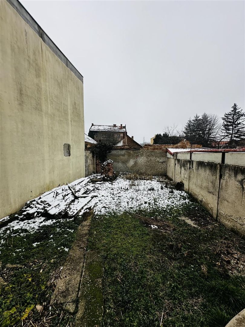 Casa ULTRACENTRAL singur in curte - Poză 4