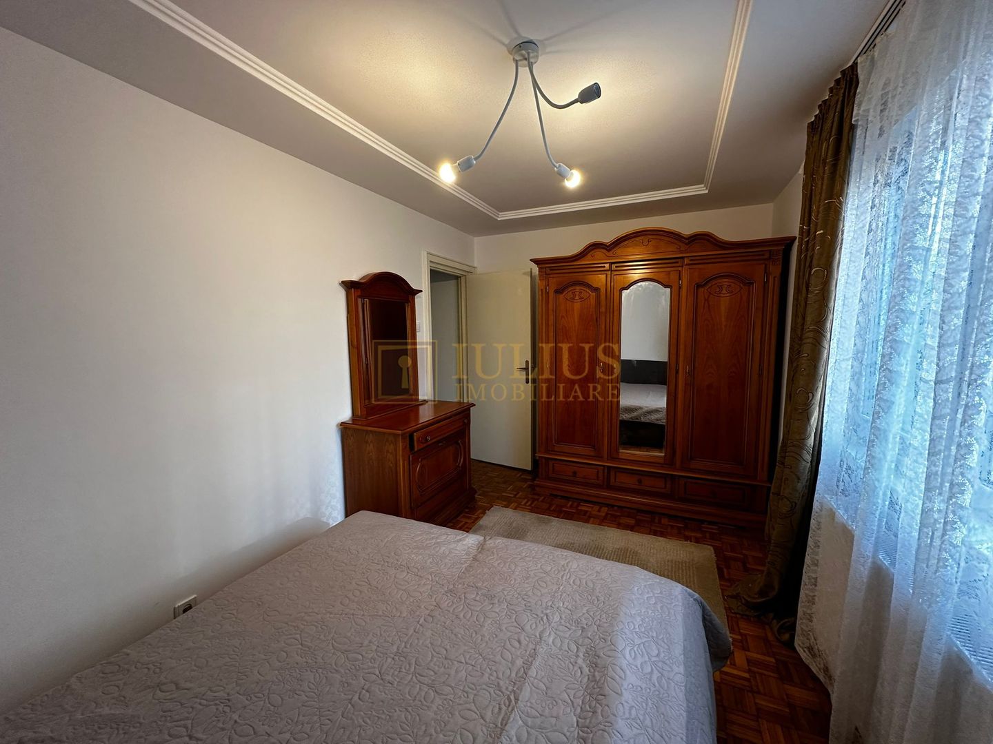 4 camere, 2 bai, centrala proprie - Poză 16