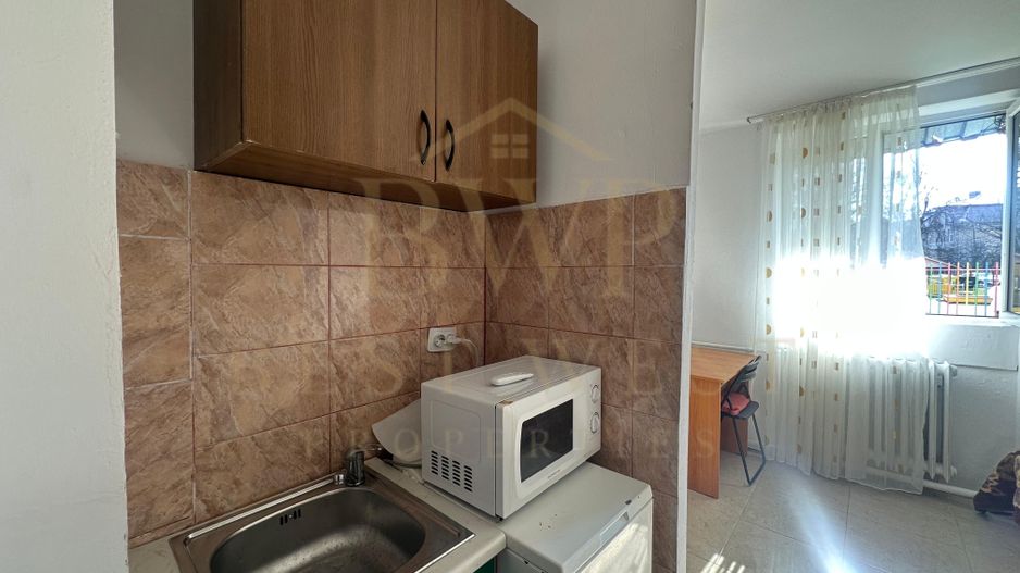 Garsoniera, Take Ionescu - Poză 1