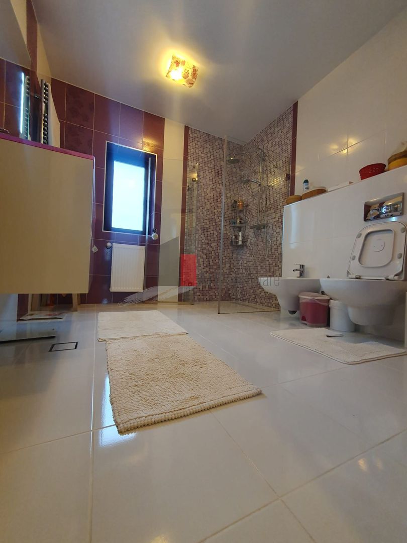 Vila superba Tunari cu piscina - Poză 19