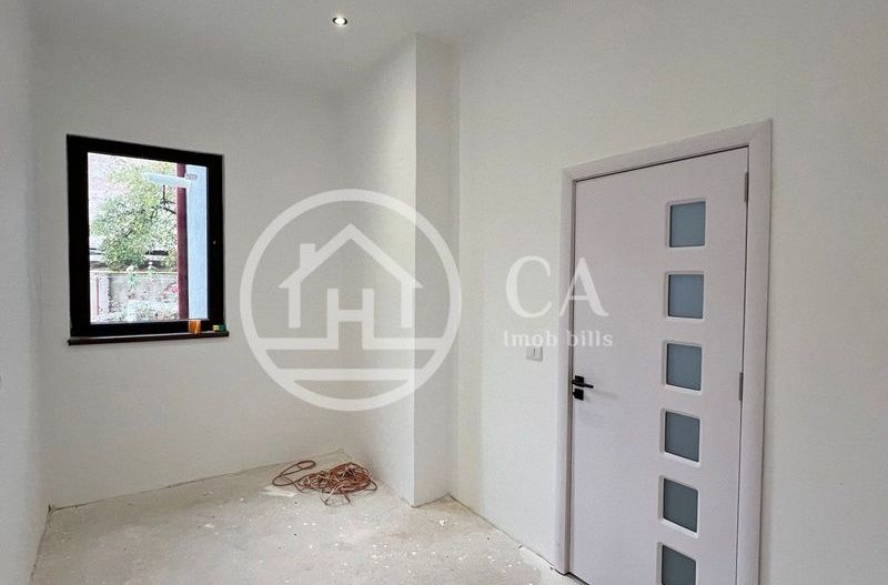Apartament 3 camere de vânzare la curte comuna în zona Ultracentrală - Poză 7