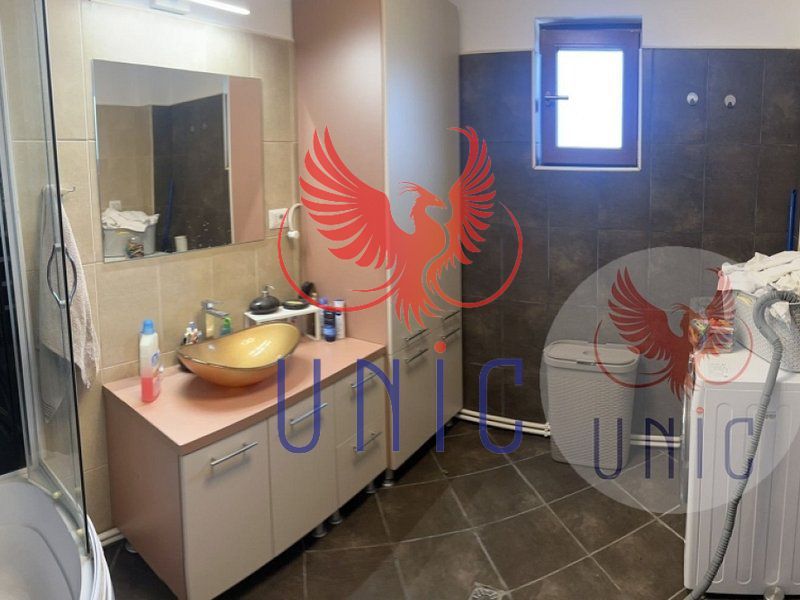 Casa, 4 camere, S+P+1E+M - Poză 10