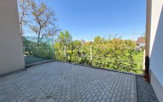 Casa generoasa cu 5 camere, 2 bai, dressing si parcare – Sura Mica - Poză 3