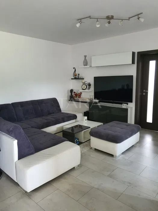 Vand apartament cu 2 camere in Floresti. - Poză 2