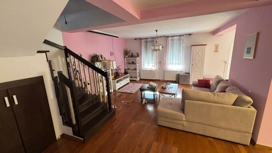 Vila deosebita aproape de padure - Poză 14