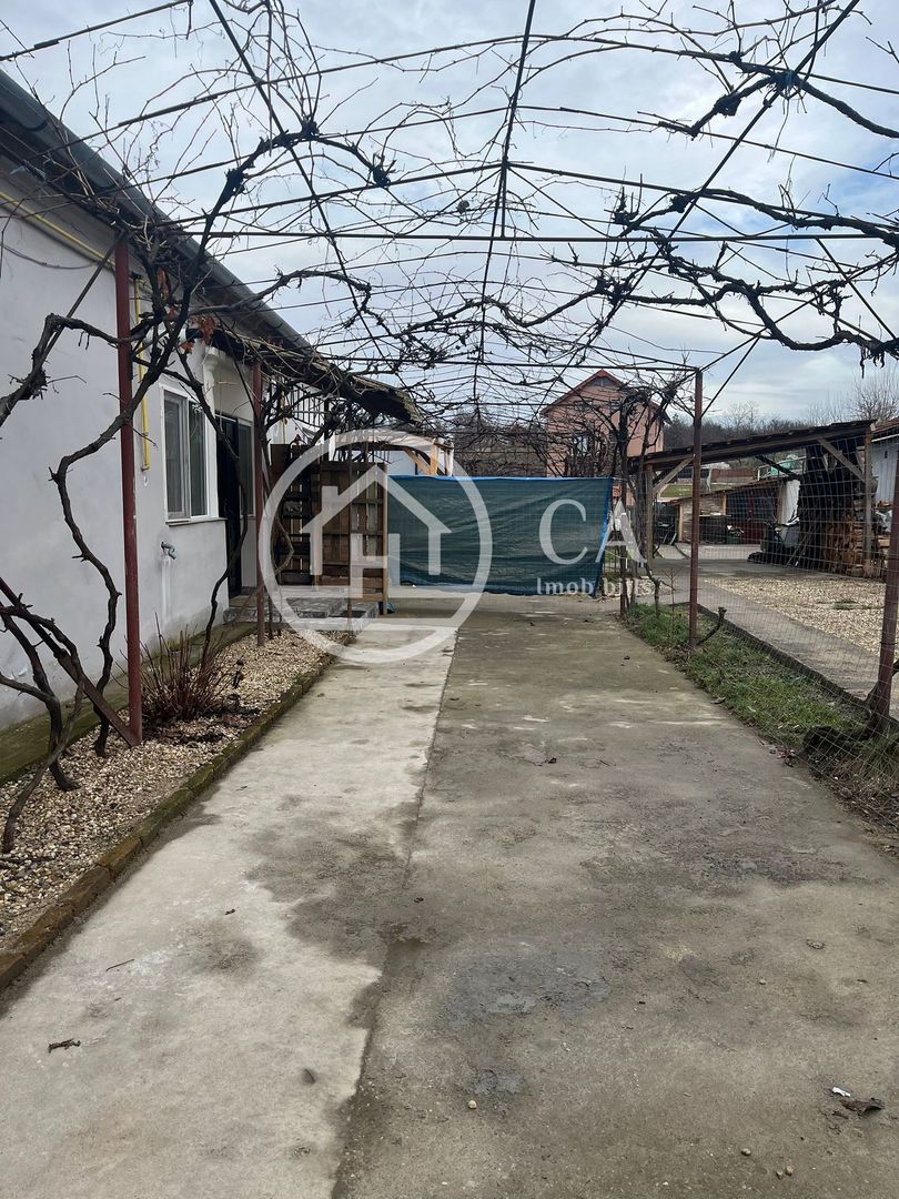 Casă de închiriat cu 3 camere în zona Episcopia, Oradea. - Poză 9