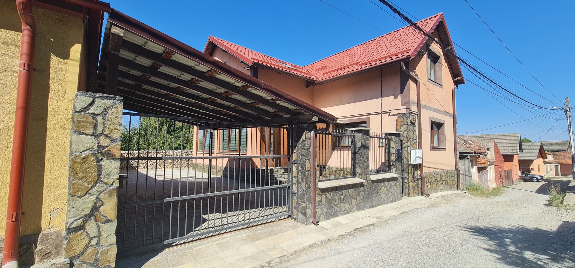 Casa individuala 3 camere mobilata utilata Tarlungeni - Poză 19