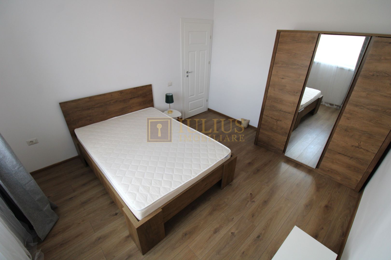 Vedere panoramica; loc parcare inclus; 2 bai/2dormitoare. - Poză 11