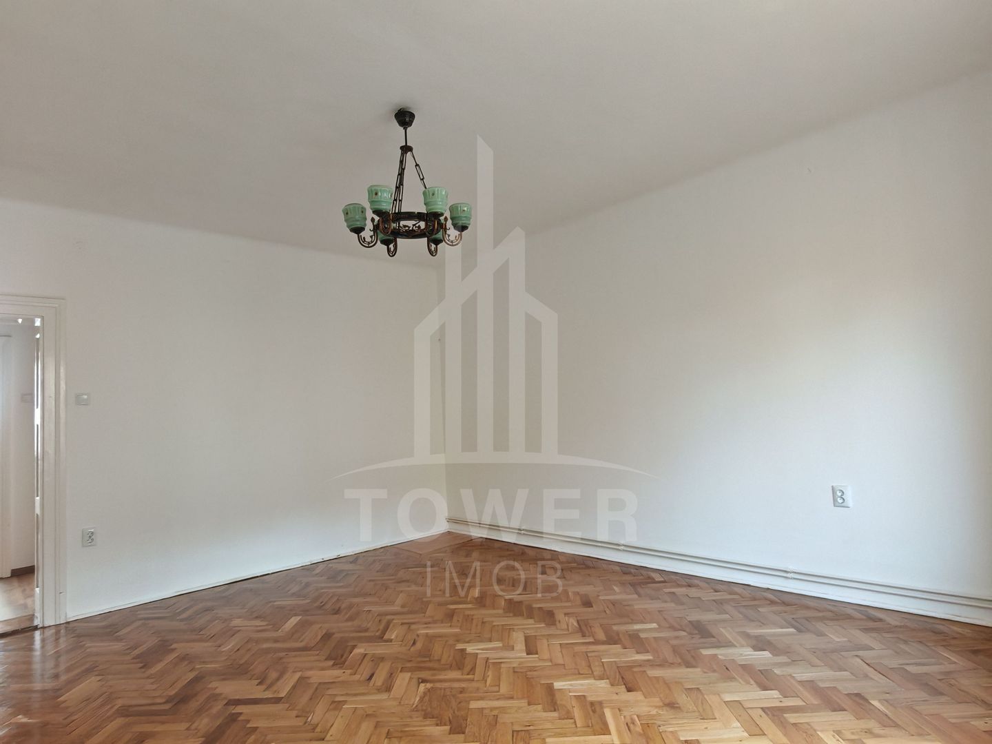 De închiriat apartament 3 camere  etajul 1 zonă ultracentrală. - Poză 3