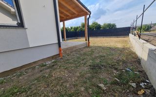 Casa 4 camere 2 bai terasa acoperita si teren 334 mp in Sura Mare - Poză 10
