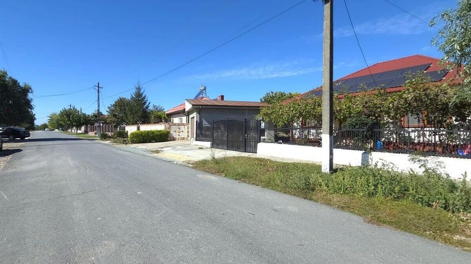 Castelu - Str. Florilor, casa din 2012, teren 737 mp si 106 mp utili - Poză 30