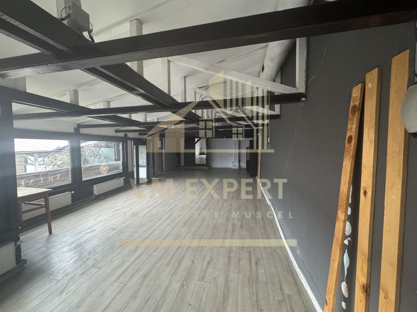 SPATIU COMERCIAL CAMPULUNG ZONA CENTRALA - Poză 4