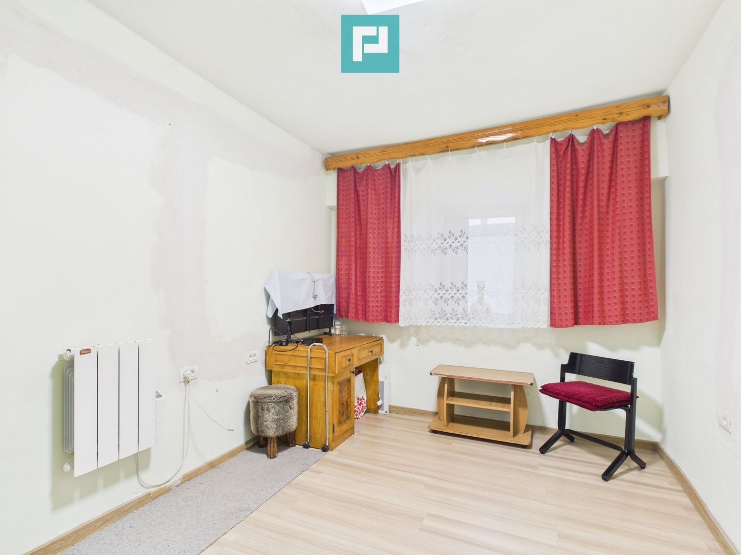 Casă complet renovată în Orțișoara. - Poză 3