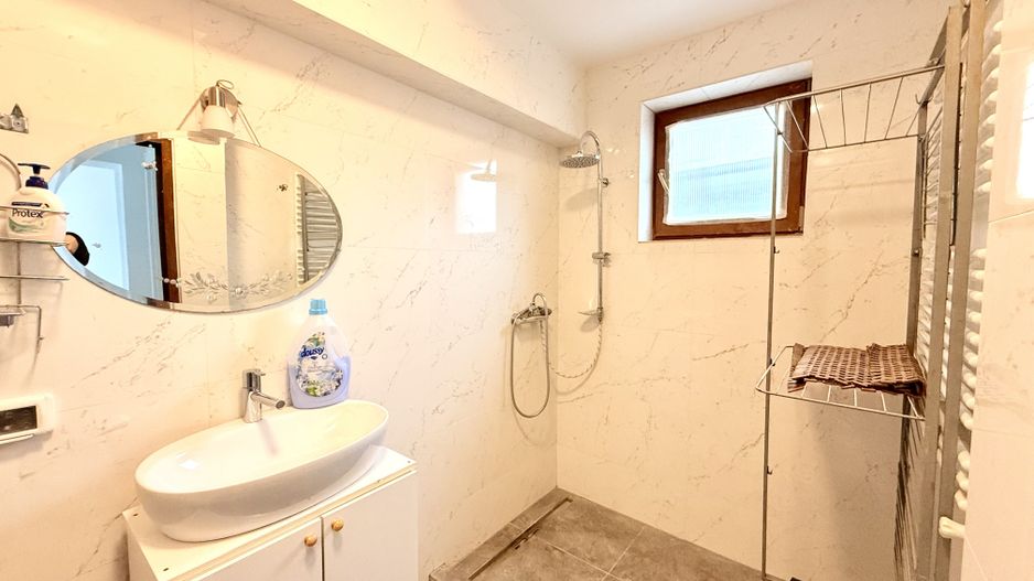 Doua etaje in vila pe malul lacului Grivita birouri rezidential - Poză 19