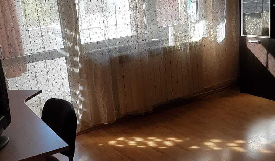 Închiriez apartament 2 camere, Decebal, spațios - Poză 1