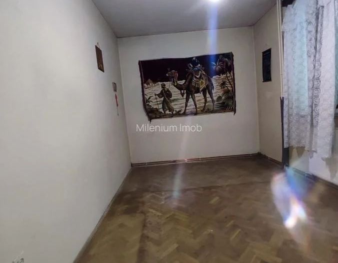 Apartament cu 3 camere, locatie deosebita, zona Spitalul Judetean. - Poză 2