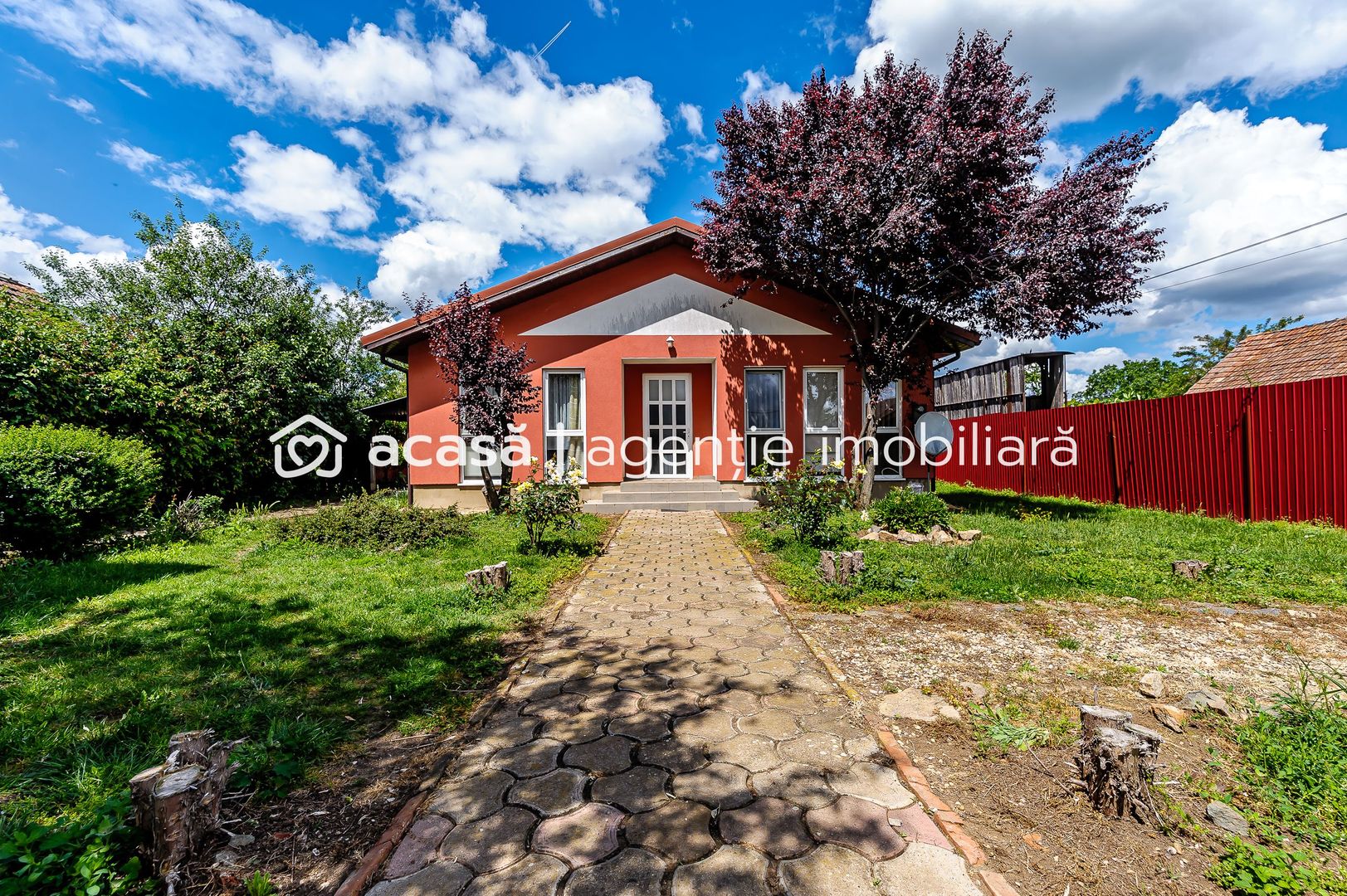 VÂNDUT! Casă 6 camere cu teren generos - Zadareni - Poză 2