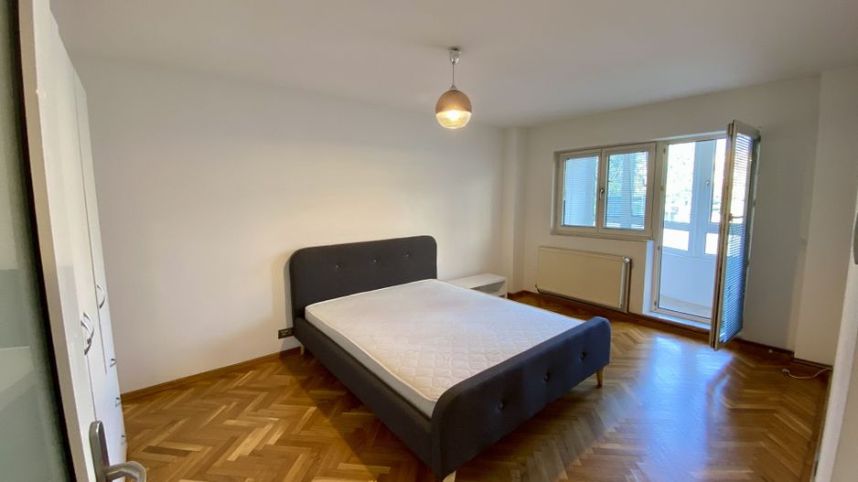Apartament cu 3 camere in Centrul Civic - Poză 4