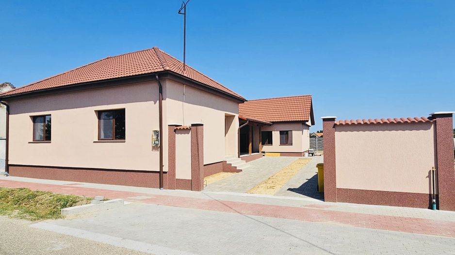 Casă renovată – Sântion, Oradea - Poză 1
