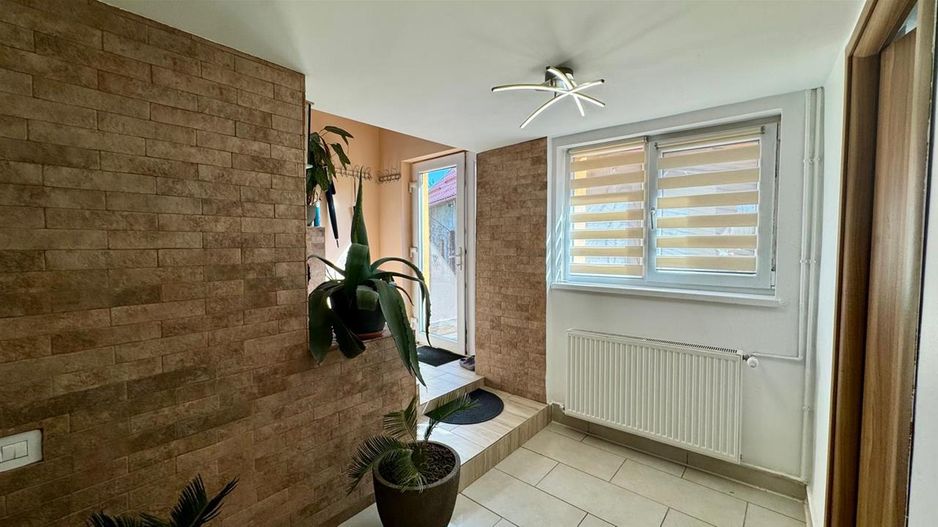 Casa eleganta,curte amenajata, garaj,Central,Brancovenesti,Mures - Poză 14