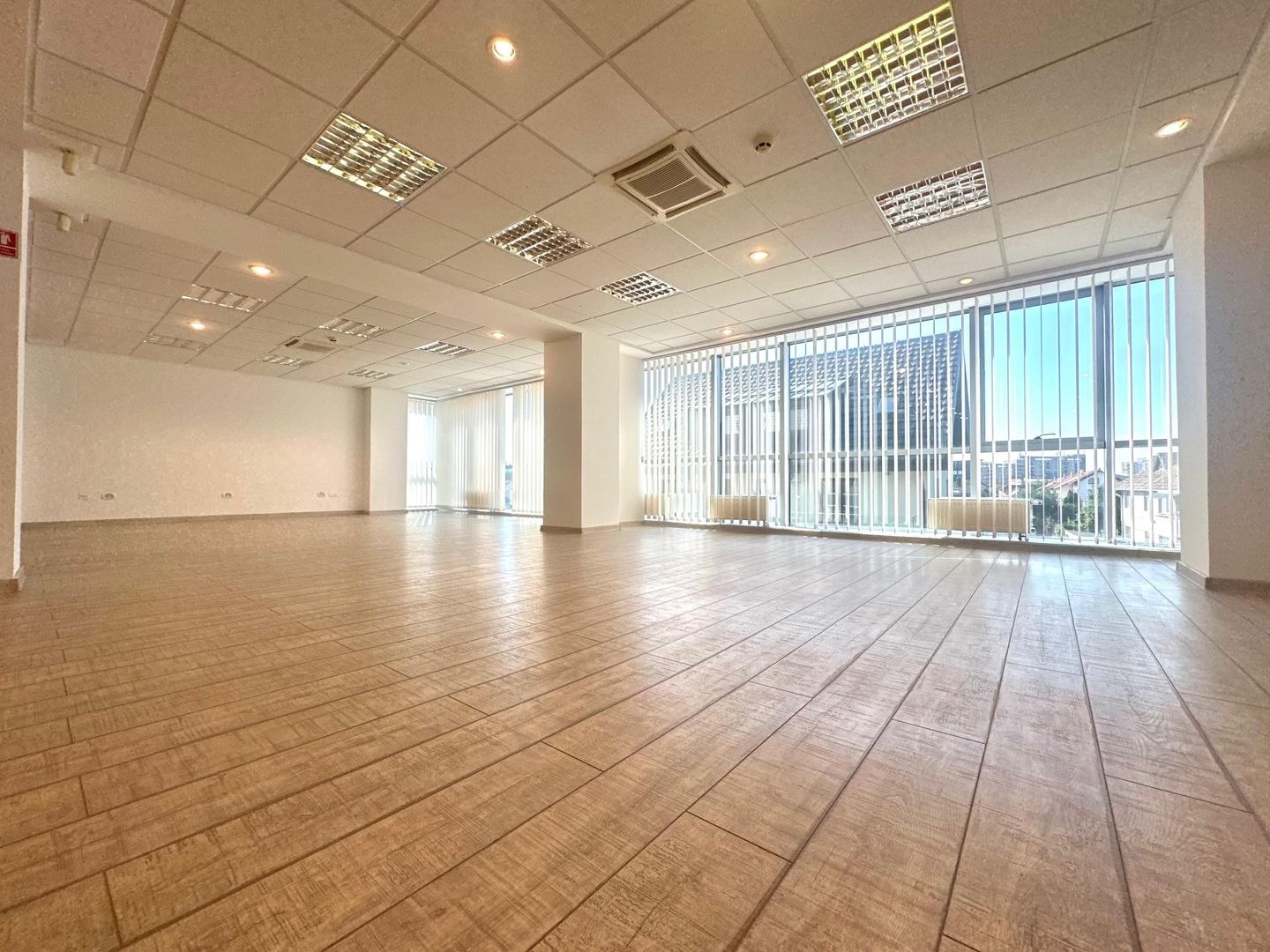 Spațiu birouri open space, 120 mp - Poză 3