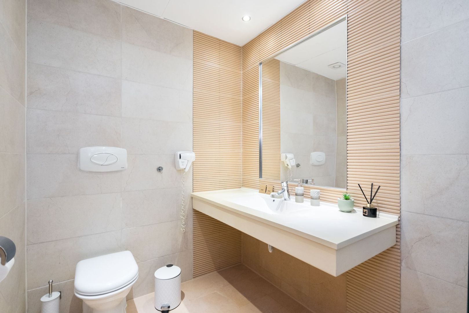 Garsoniere 10 proprietati Rin Grand Residence sub contract Airbnb - Poză 15