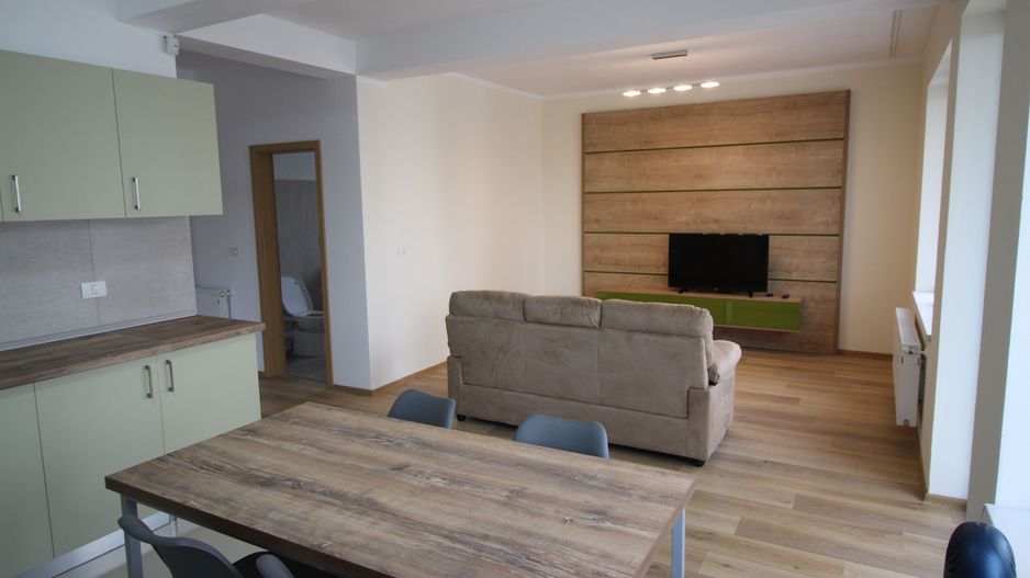 APARTAMENT DEOSEBIT - Poză 1