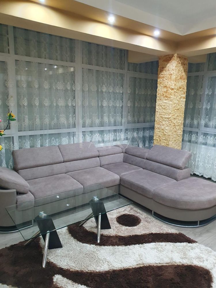 Apartament 2 camere decomandat în zonă excelentă. - Poză 1
