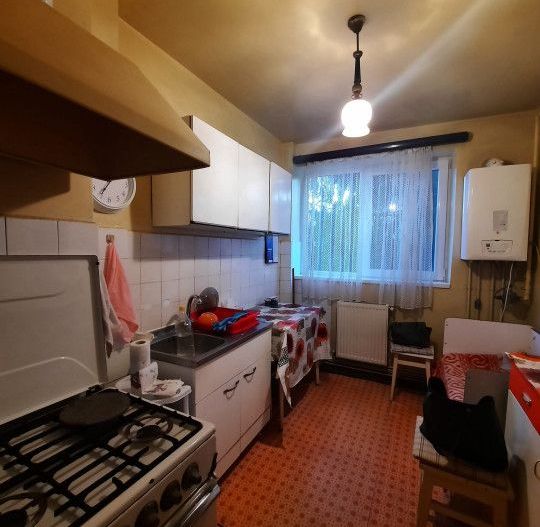 Apartament 3 camere, semidecomandat, central, Campina - Poză 3