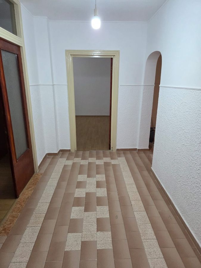 Apartament 4 camere 92mp, etaj 1, parcare inclusa, nemobilat, 2 băi, Mall Vitan - Poză 4