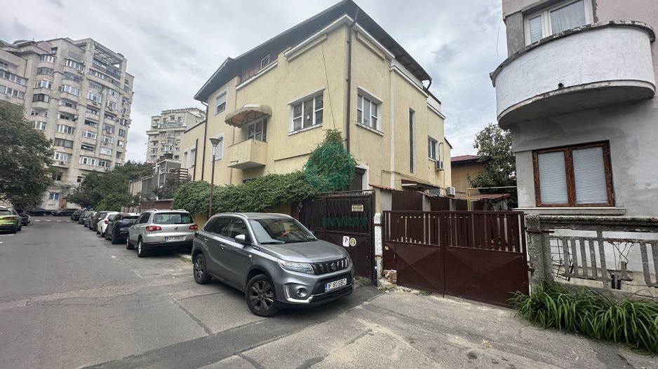 VILA cu 2 apartamente in apropiere de Piata Alba Iulia - Poză 1