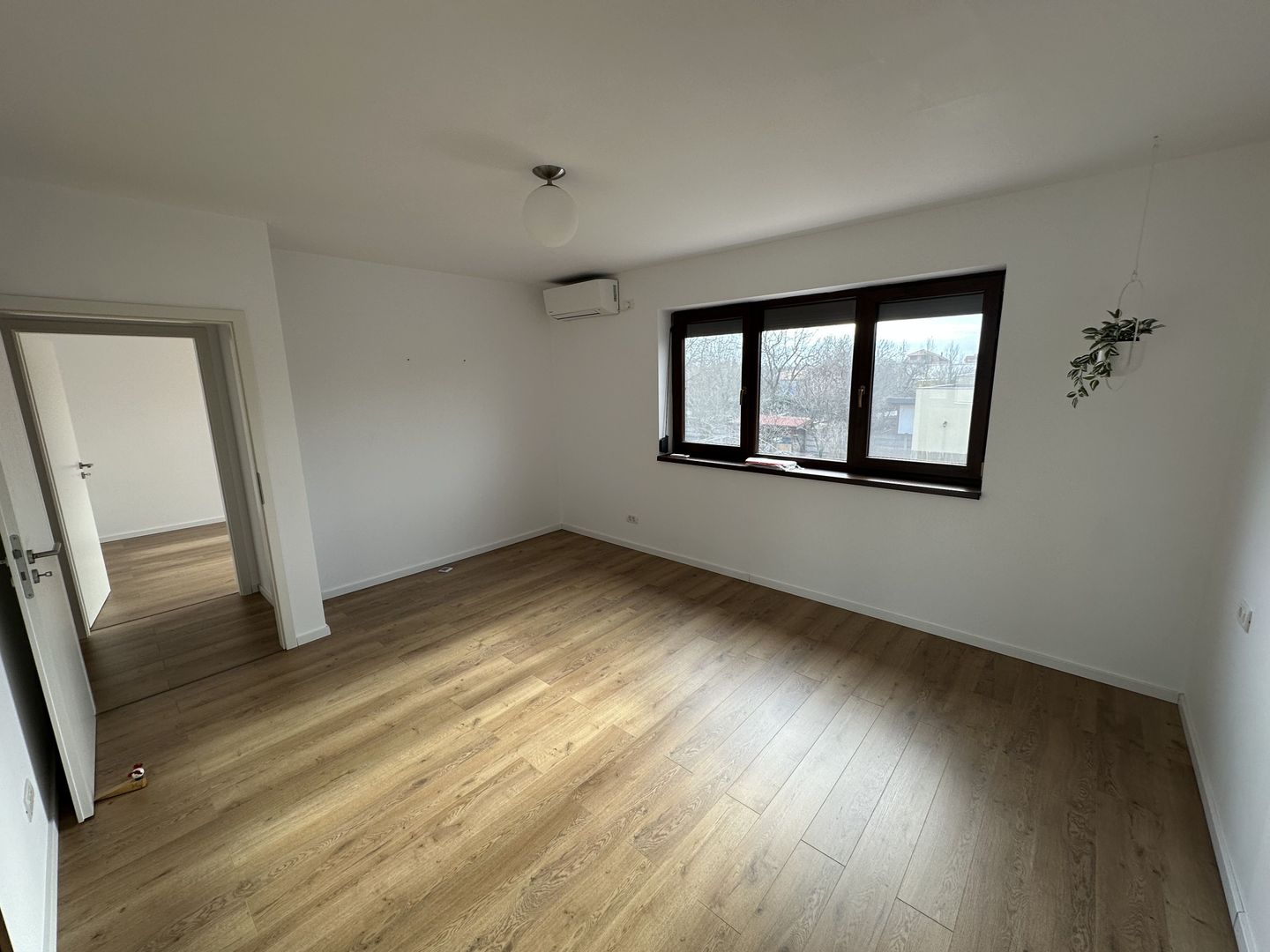 Casa deosebita intr-un cartier privat cu bariera - Poză 41