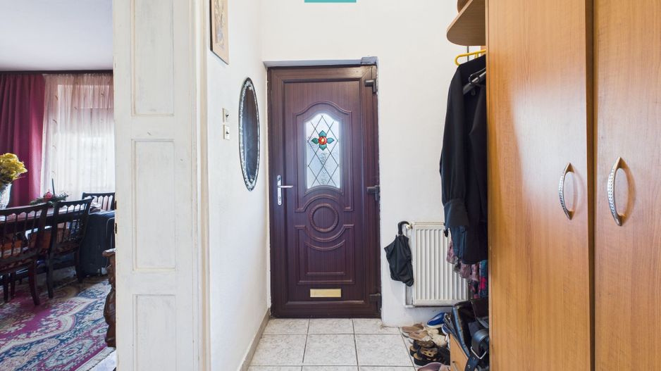 Casa de cărămidă cu 3 camere zona Uta - Poză 11