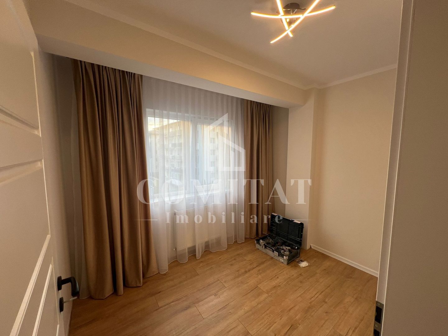 Apartament ultrafinisat | Etaj intermediar | Zona Str Urusagului - Poză 12