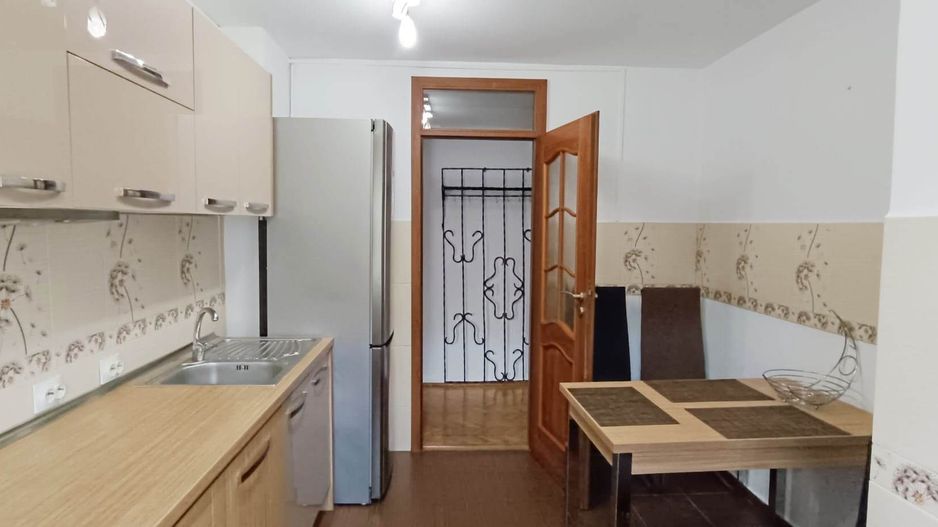 Apartament cu 4 camere in Tractoru-Independentei - Poză 6