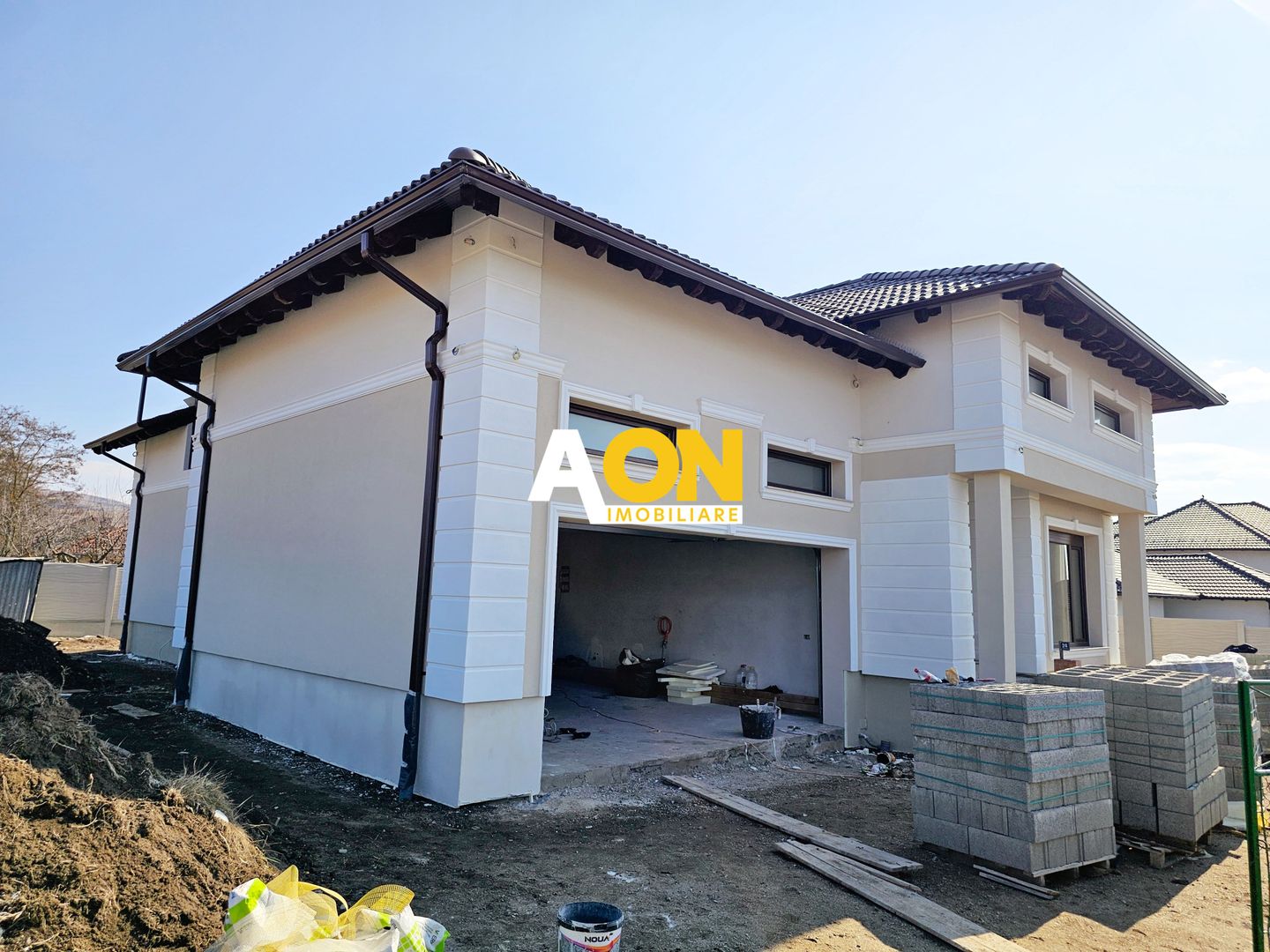 Casă 6 camere în Ciugud, dotări premium și design modern, 710 mp teren - Poză 2