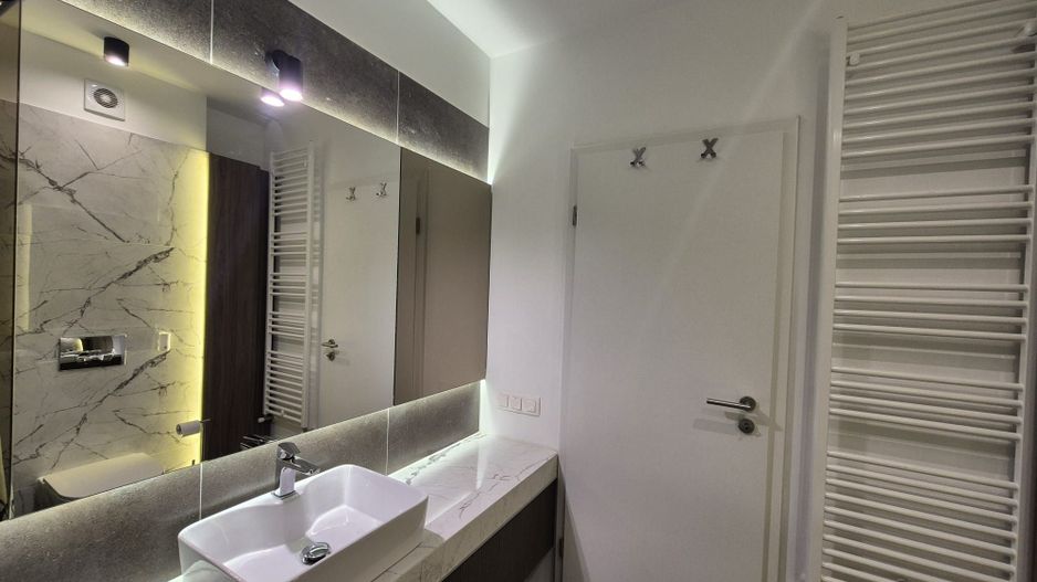 Zona Coresi, str. 13 Decembrie, apartament spațios, bloc nou, loc parcare - Poză 23