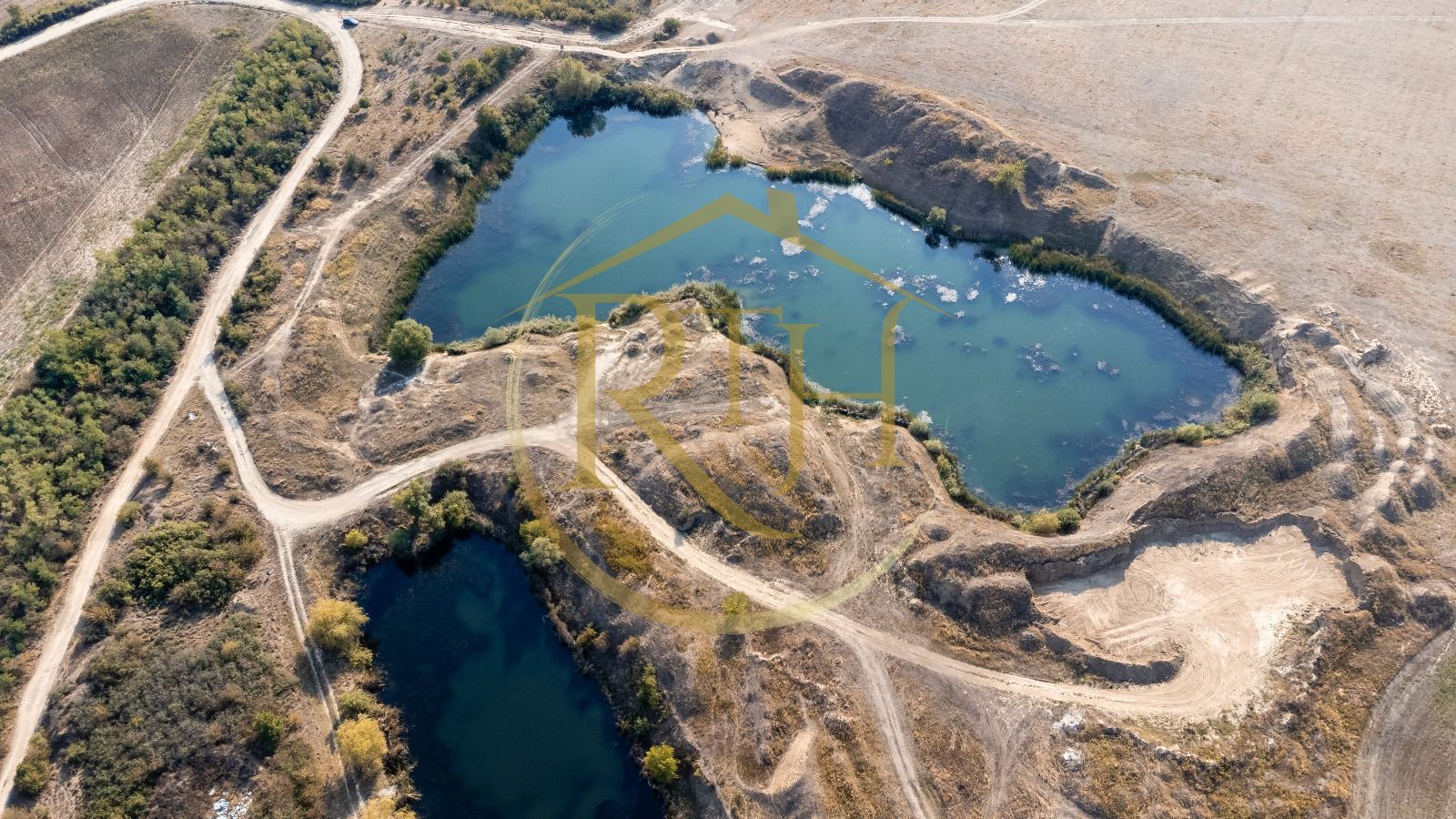 Investiție unică, 10 ha teren cu luciu de apă, ideal pentru turism și agrement! - Poză 7