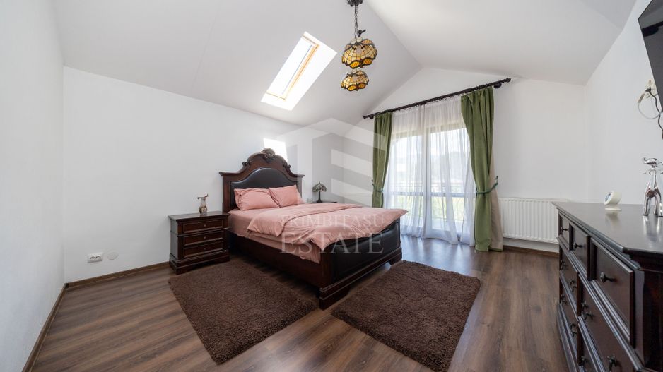 RASNOV| Cladire multifunctionala | 350 mp | Vad turistic si comercial - Poză 15