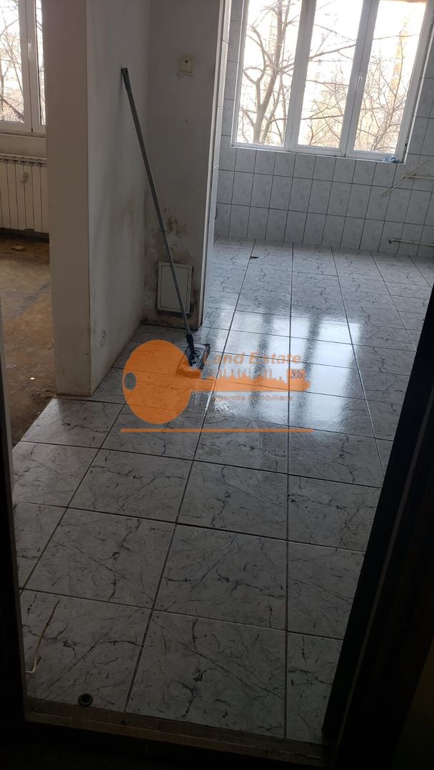 Apartament 3 camere Metrou Romancierilor - Poză 4