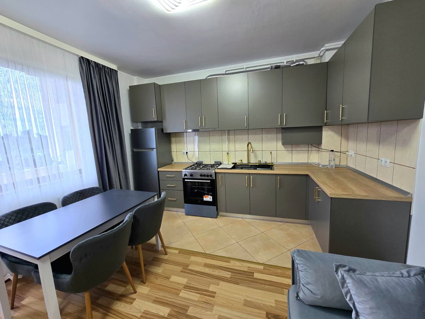 Prima închiriere! Apartament modern  str. Odobescu, Satu Mare - Poză 1