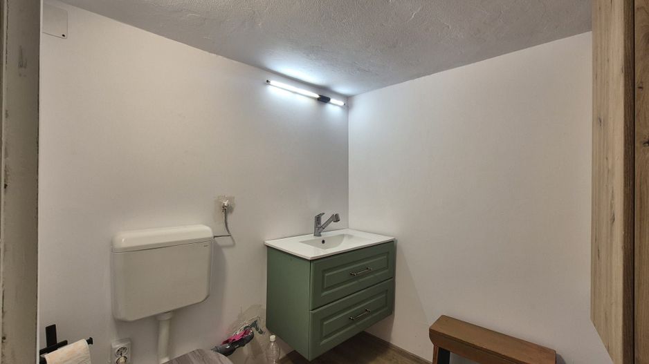 Piața de Miercuri, casă singură în curte, renovată 2025 - Poză 15