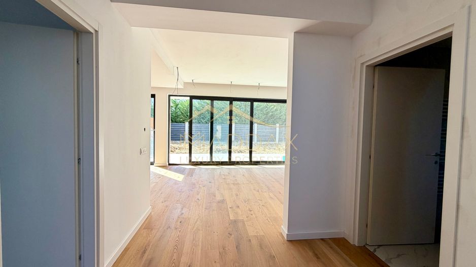 Vila Mediteraneana P+1E // 5 camere / 136 mp utili /garaj / Tunari - Poză 27