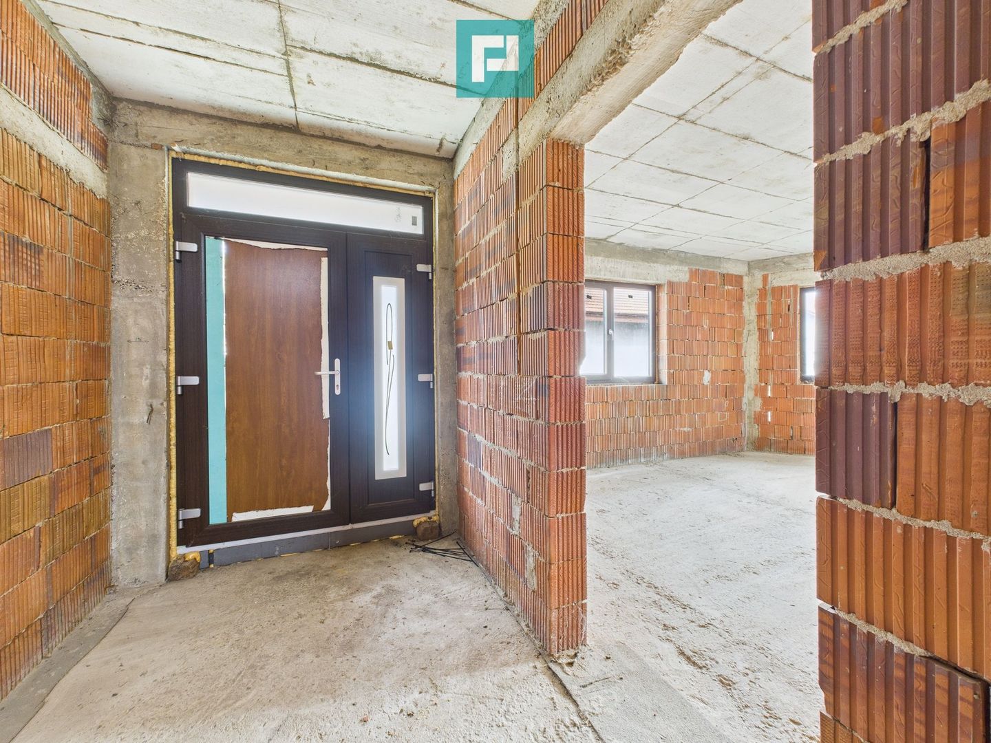 Casă la roşu P+E+M în Şagu - Poză 4