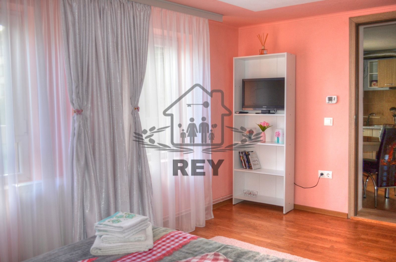 Apartament renovat, 2 camere cu terasa,, zona Constituției - Poză 10