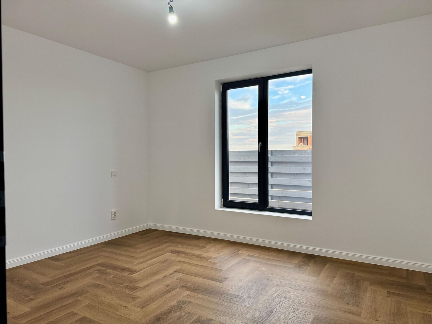 Eleganță, confort și liniște – Casă nouă în Balotești - Poză 4